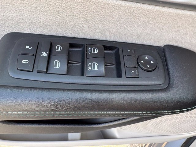 Used 2018 Chrysler Pacifica Limited w/ Advanced Safetytec Group FWD image 20