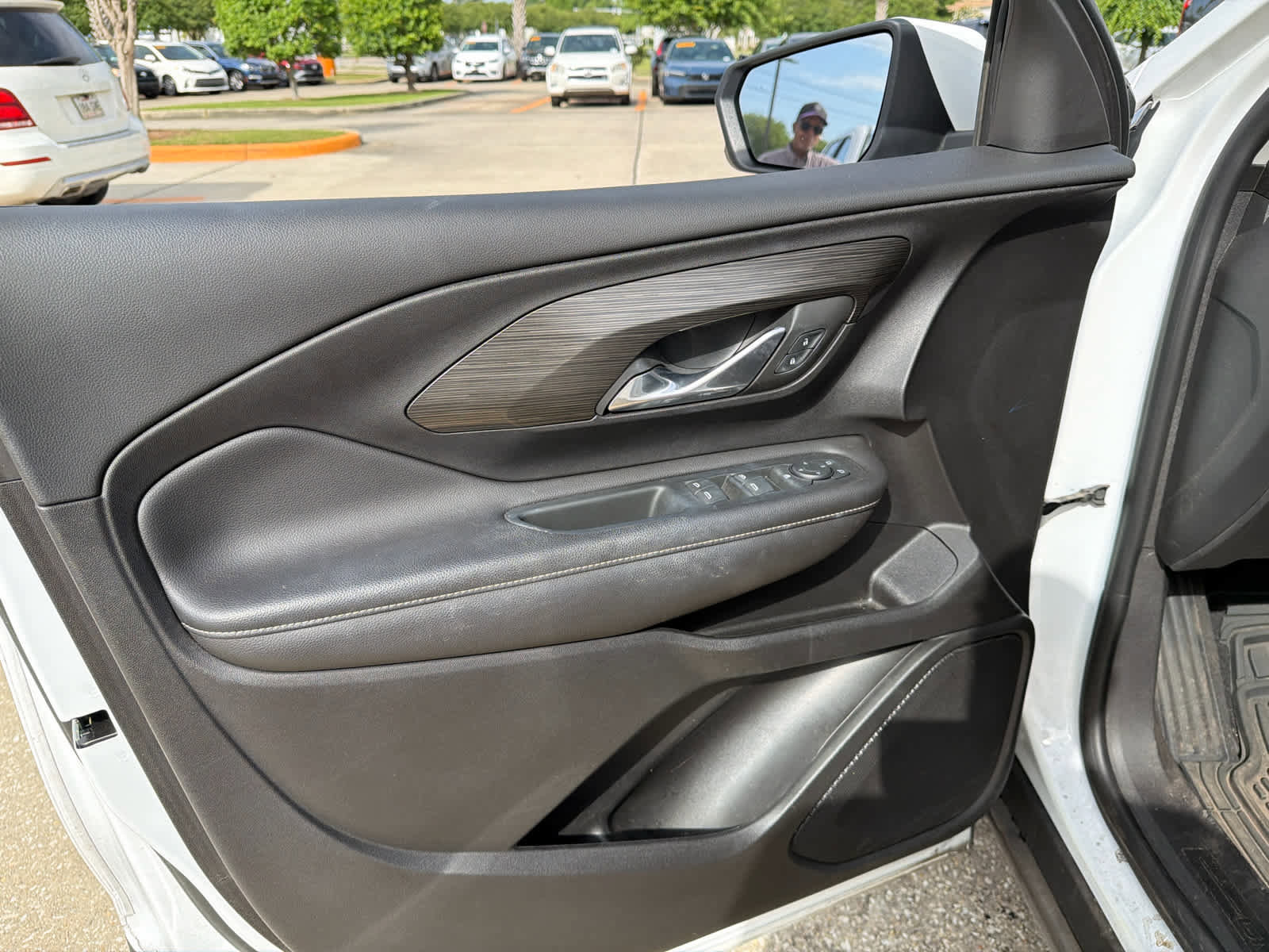 Used 2024 GMC Terrain SLE FWD image 21