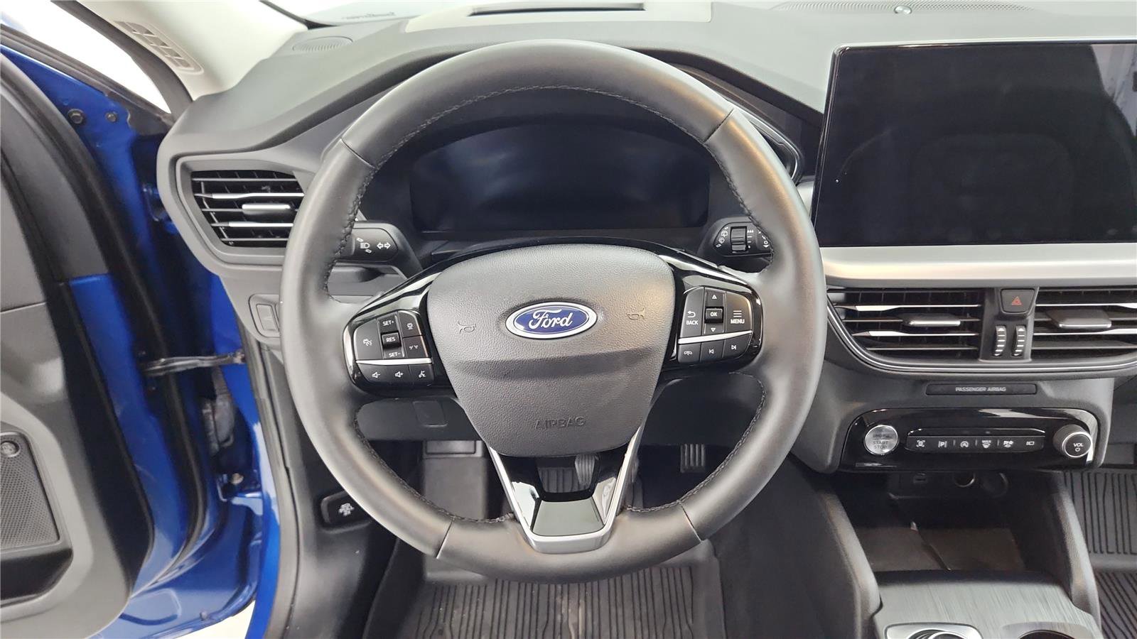 Used 2023 Ford Escape Platinum w/ Premium Technology Package image 26