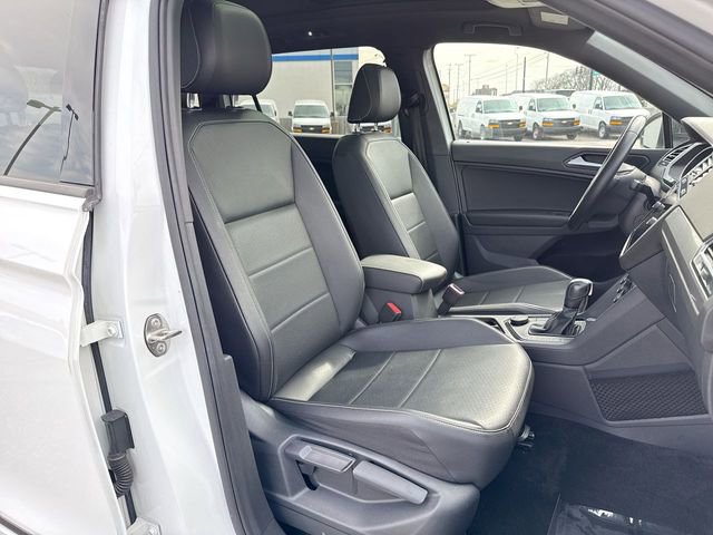 Used 2021 Volkswagen Tiguan SE R-Line image 24