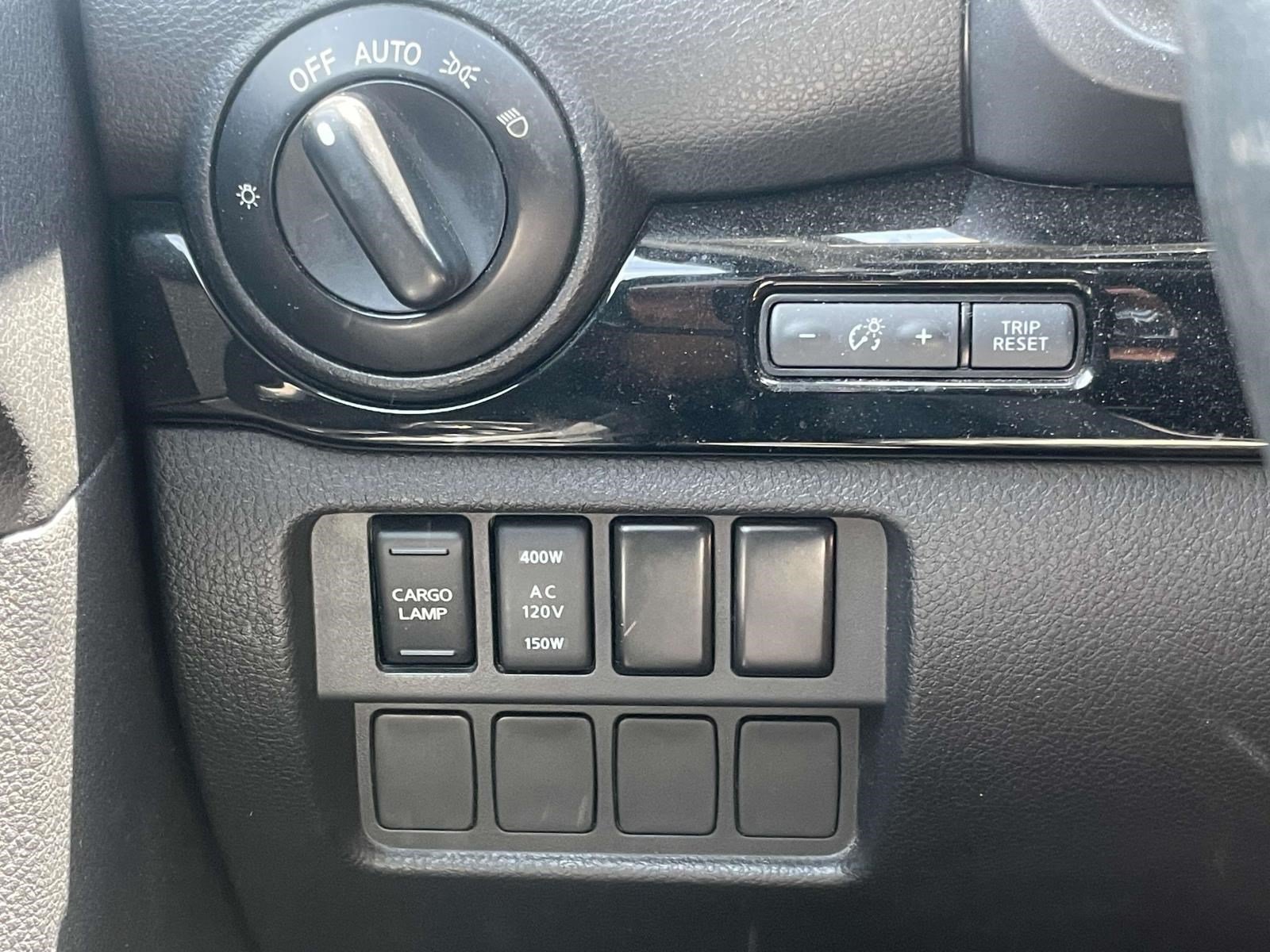 Used 2020 Nissan Titan SV w/ SV Convenience Package AWD/4WD image 18