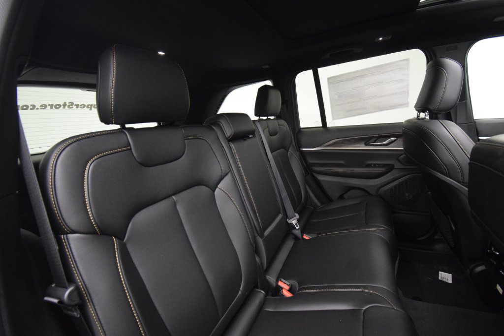 New 2026 Jeep Grand Cherokee Limited AWD/4WD image 21