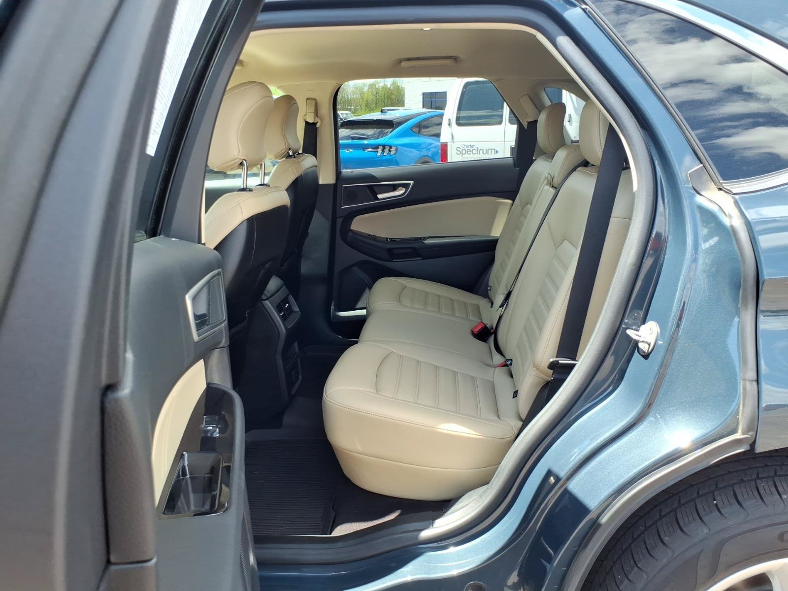 Used 2019 Ford Edge SEL w/ Equipment Group 201A AWD/4WD image 11