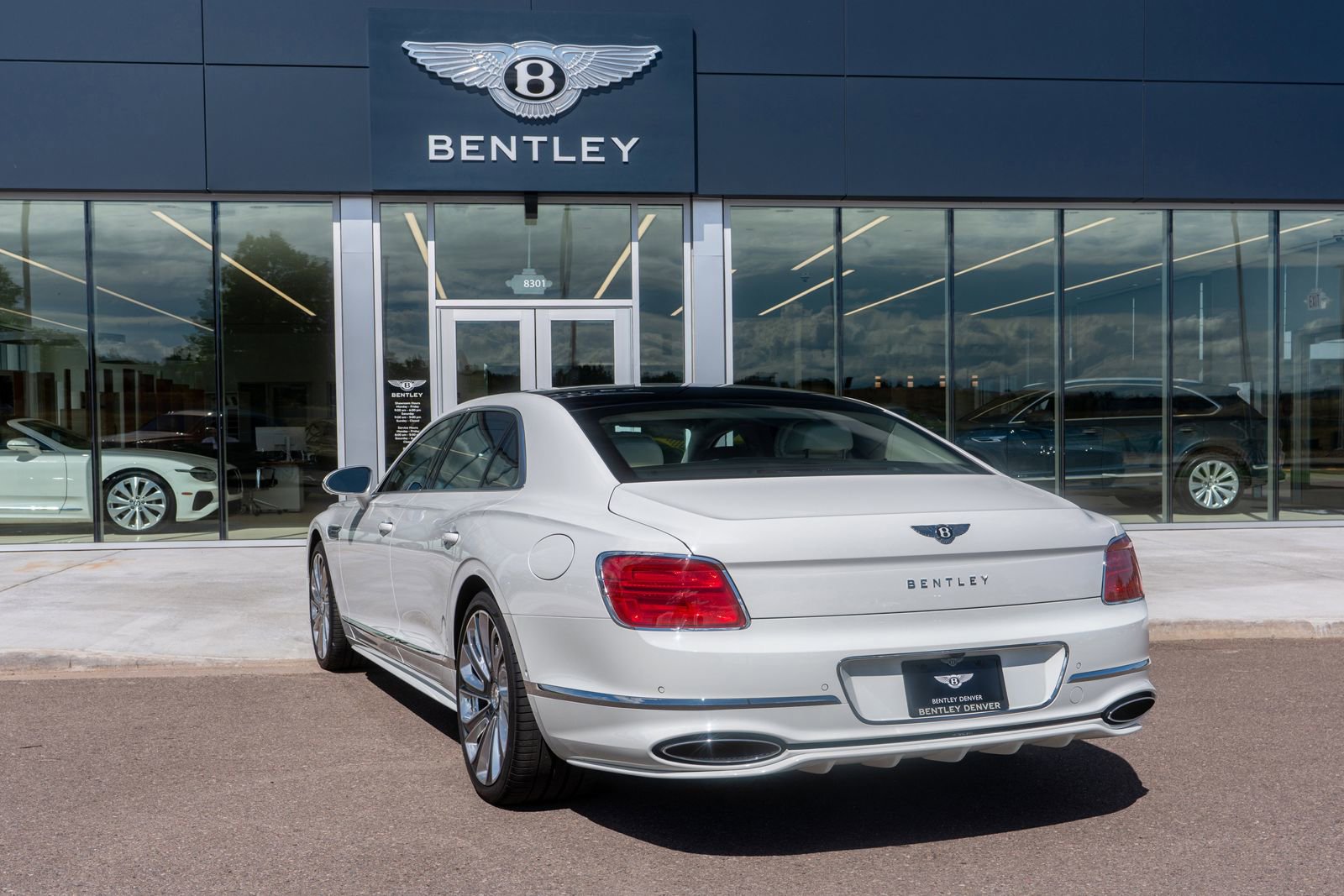 Certified 2025 Bentley Flying Spur Plug-In Hybrid image 12