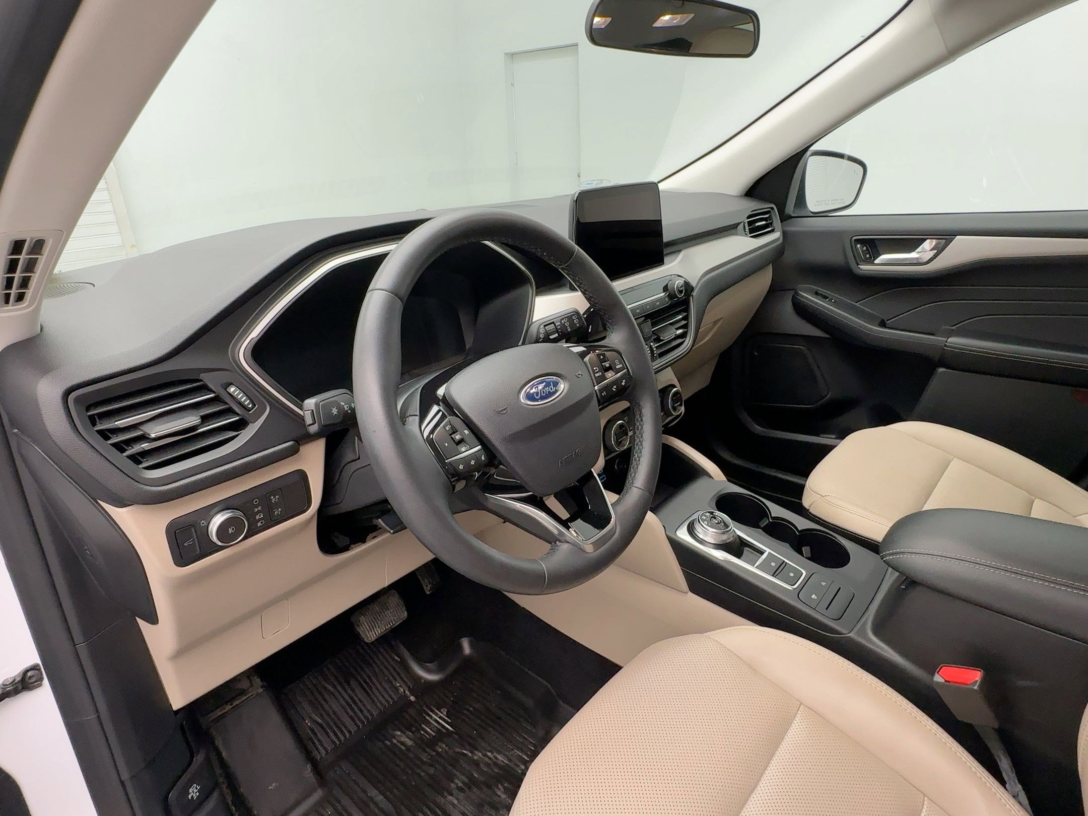 Used 2021 Ford Escape SEL w/ Technology Package image 4