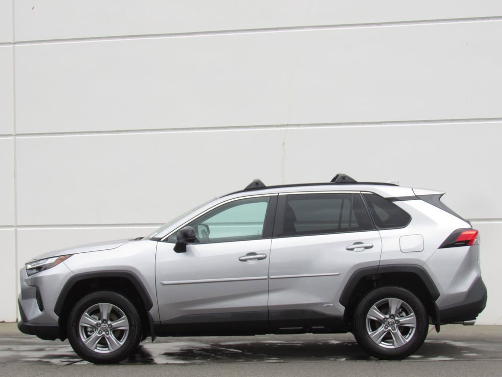 Certified 2025 Toyota RAV4 LE AWD/4WD image 4