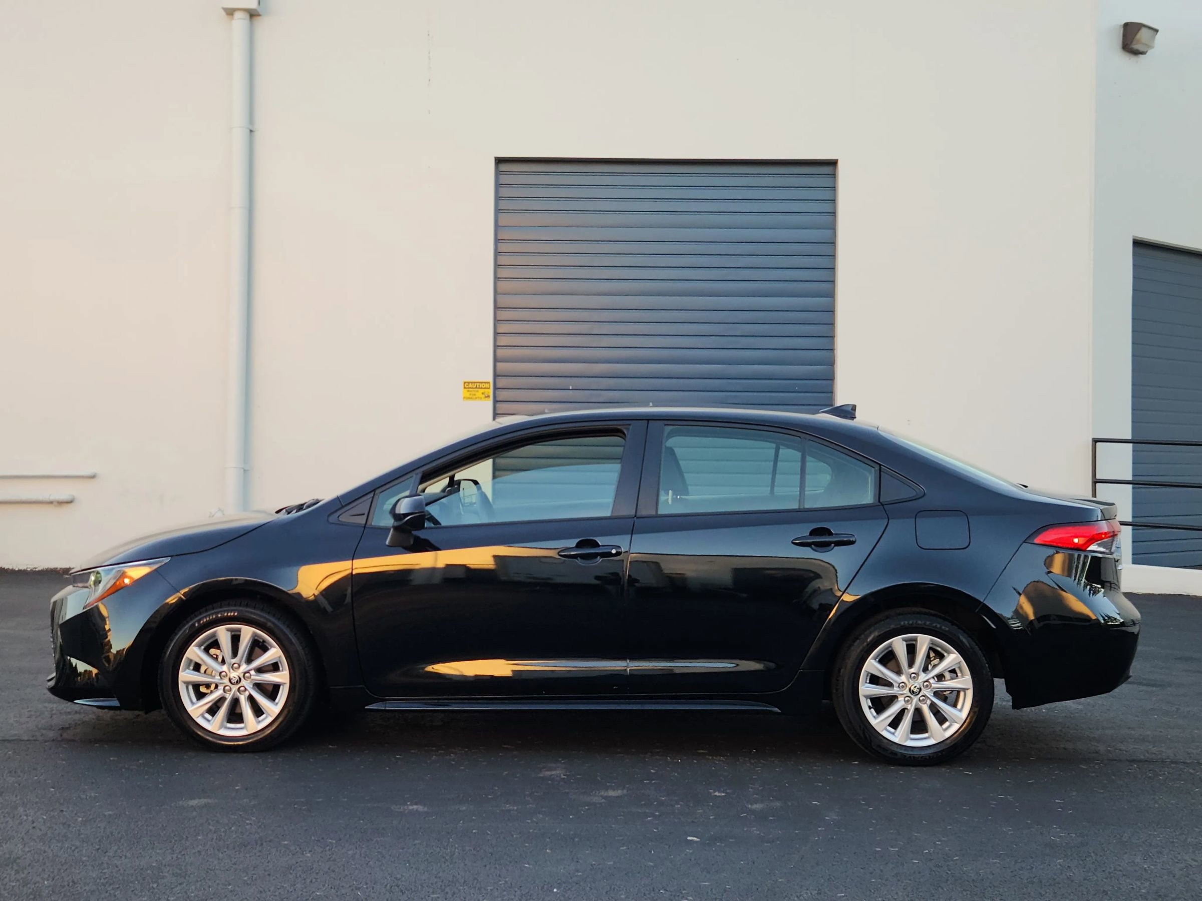 Used 2023 Toyota Corolla LE w/ LE Premium Package image 2