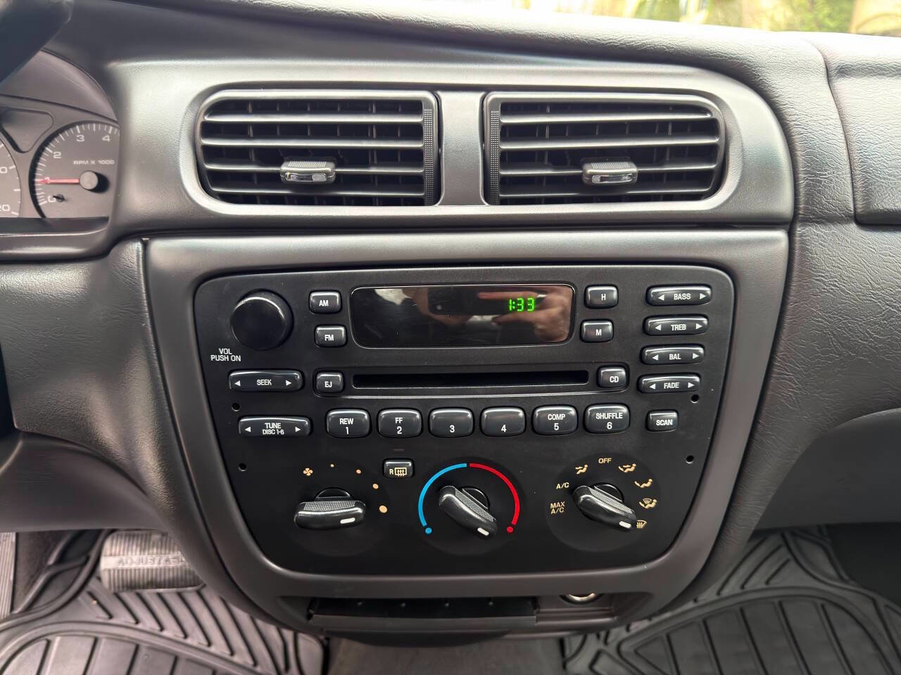 Used 2003 Ford Taurus SE image 18