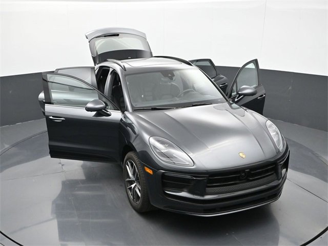 Used 2025 Porsche Macan image 30