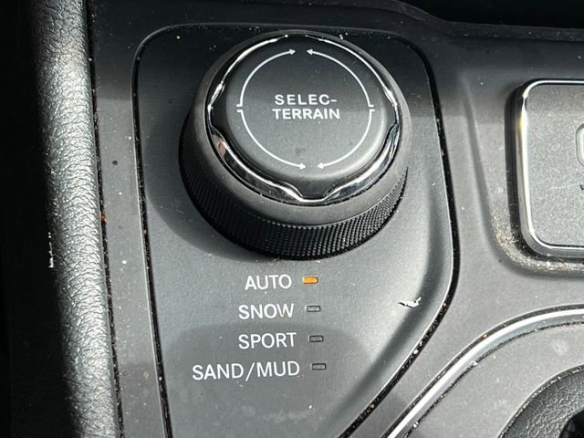 Used 2022 Jeep Cherokee Latitude w/ Sun & Sound Group AWD/4WD image 8