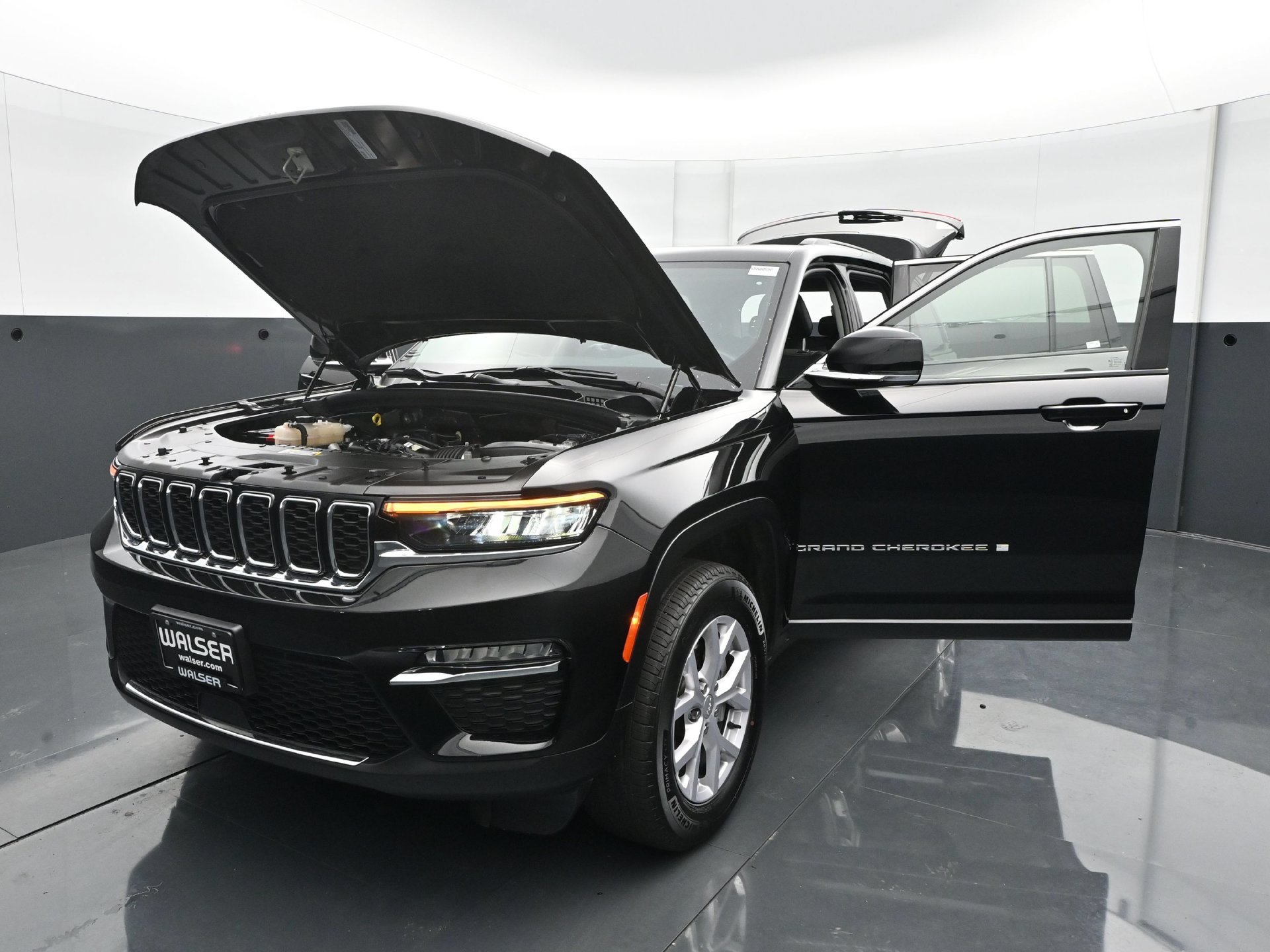 Used 2022 Jeep Grand Cherokee Limited AWD/4WD image 30