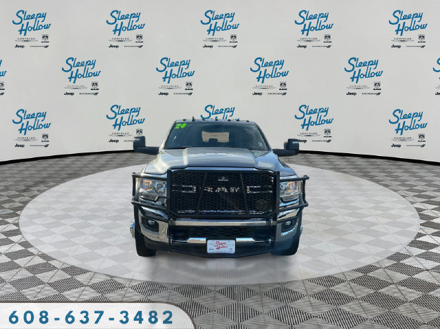 Used 2024 RAM 5500 Tradesman w/ Chrome Appearance Group AWD/4WD image 2