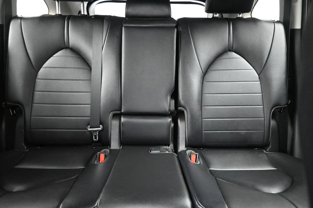 Used 2020 Toyota Highlander XLE AWD/4WD image 29