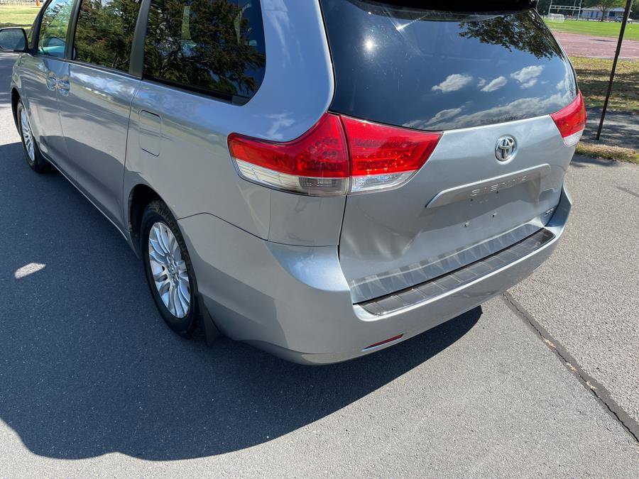 Used 2012 Toyota Sienna XLE w/ Entertainment Pkg FWD image 20