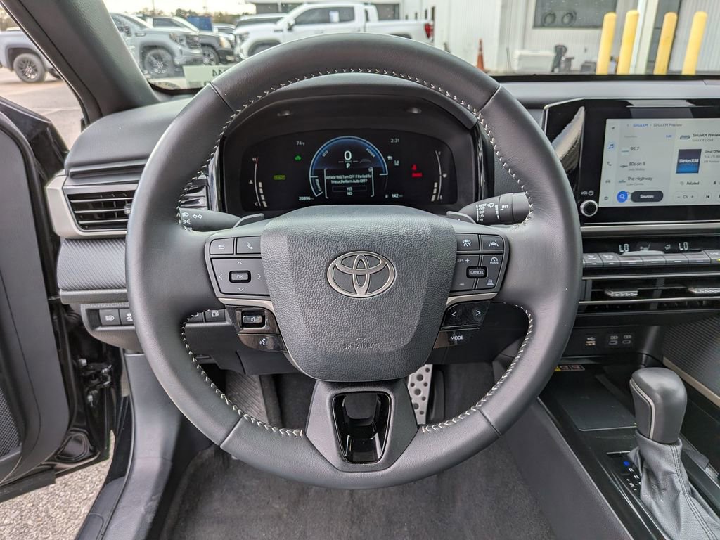 Used 2025 Toyota Camry SE image 18