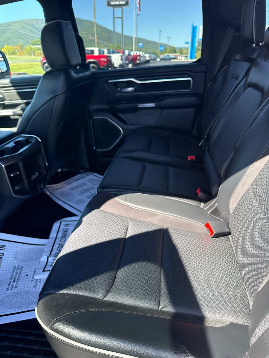 Used 2025 RAM 1500 Laramie AWD/4WD image 17