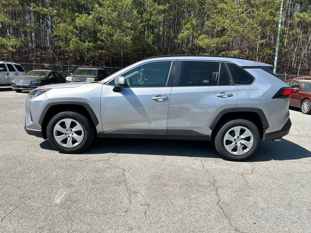 Used 2019 Toyota RAV4 LE image 4