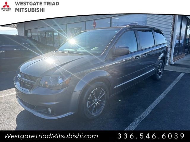 Used 2017 Dodge Grand Caravan GT image 3