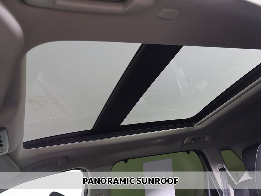 Used 2023 Nissan Rogue Platinum image 3