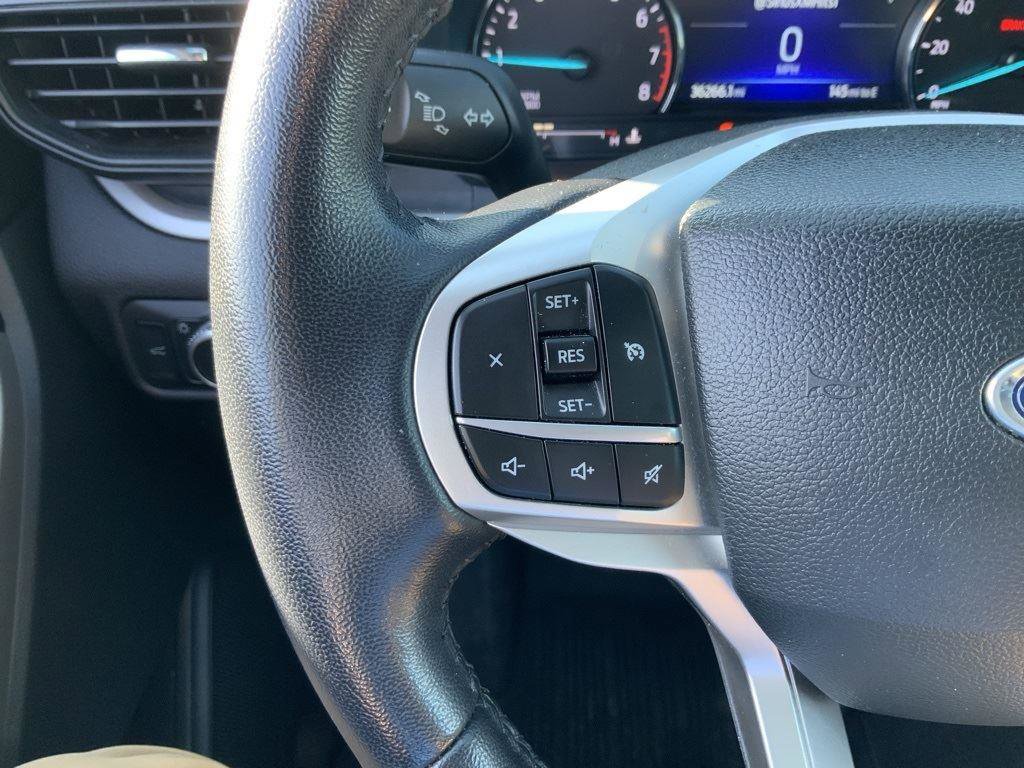Used 2022 Ford Explorer XLT image 30