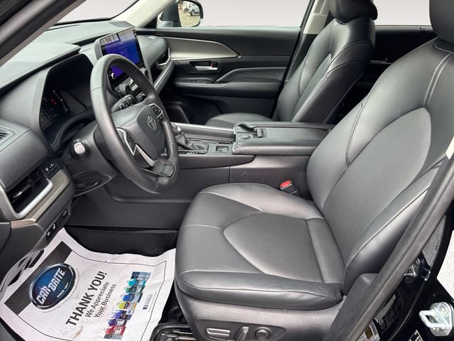 Used 2024 Toyota Grand Highlander AWD image 11