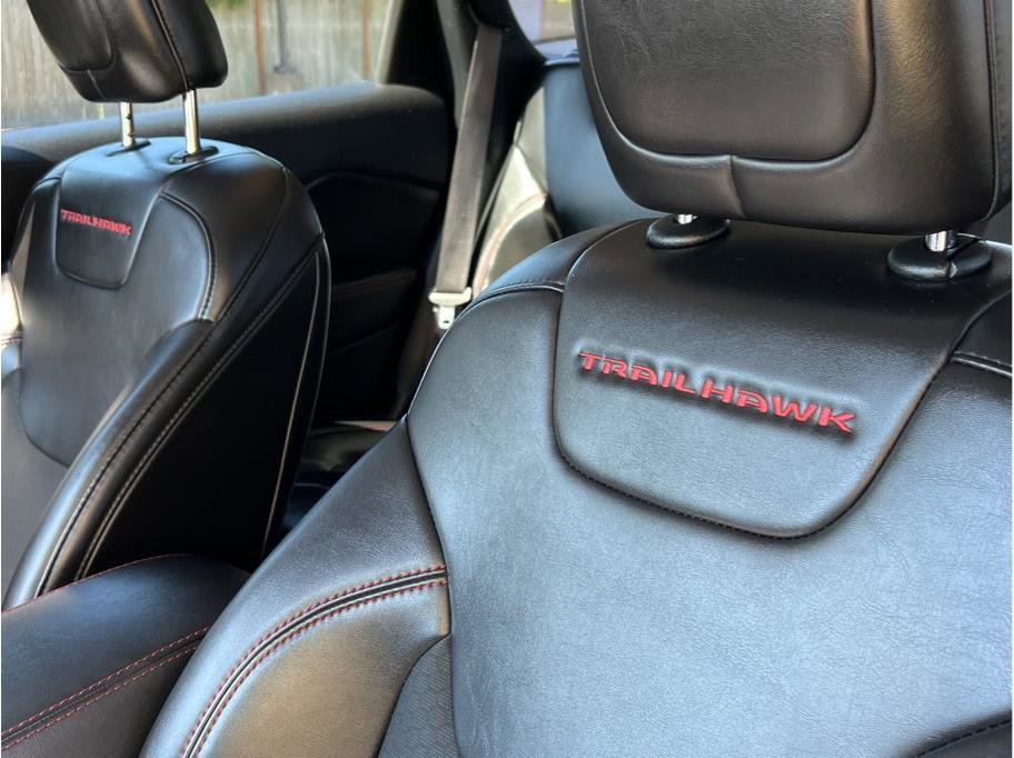 Used 2020 Jeep Cherokee Trailhawk w/ Cold Weather Group image 19