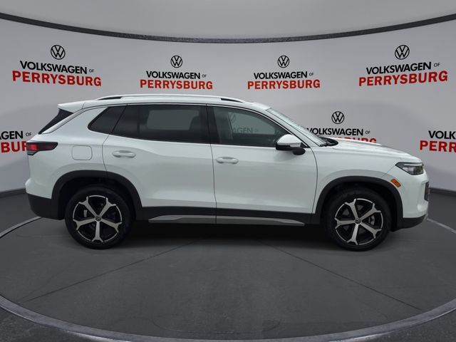 Certified 2025 Volkswagen Tiguan SE image 9