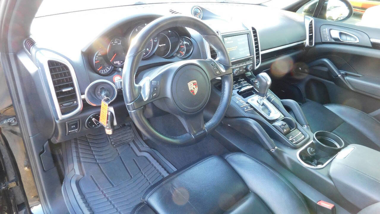 Used 2014 Porsche Cayenne Diesel Platinum Edition image 24