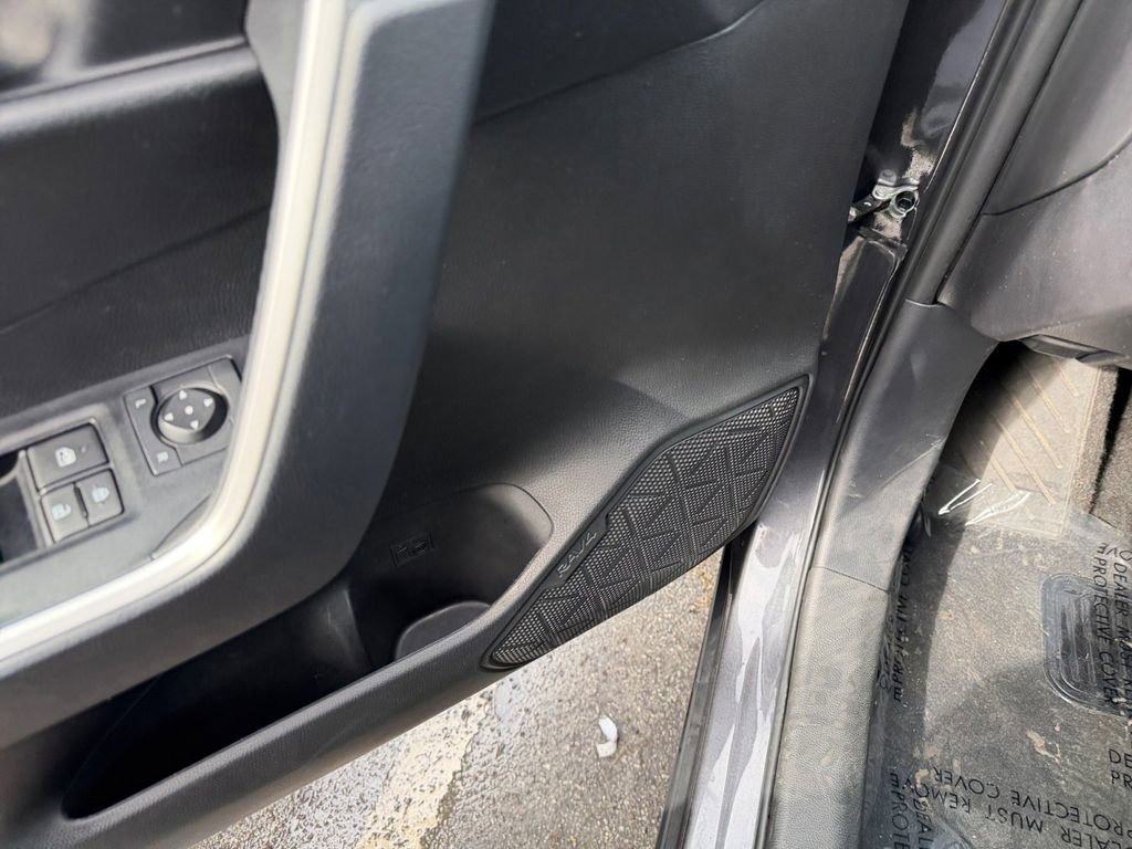 Used 2025 Toyota RAV4 XLE image 13