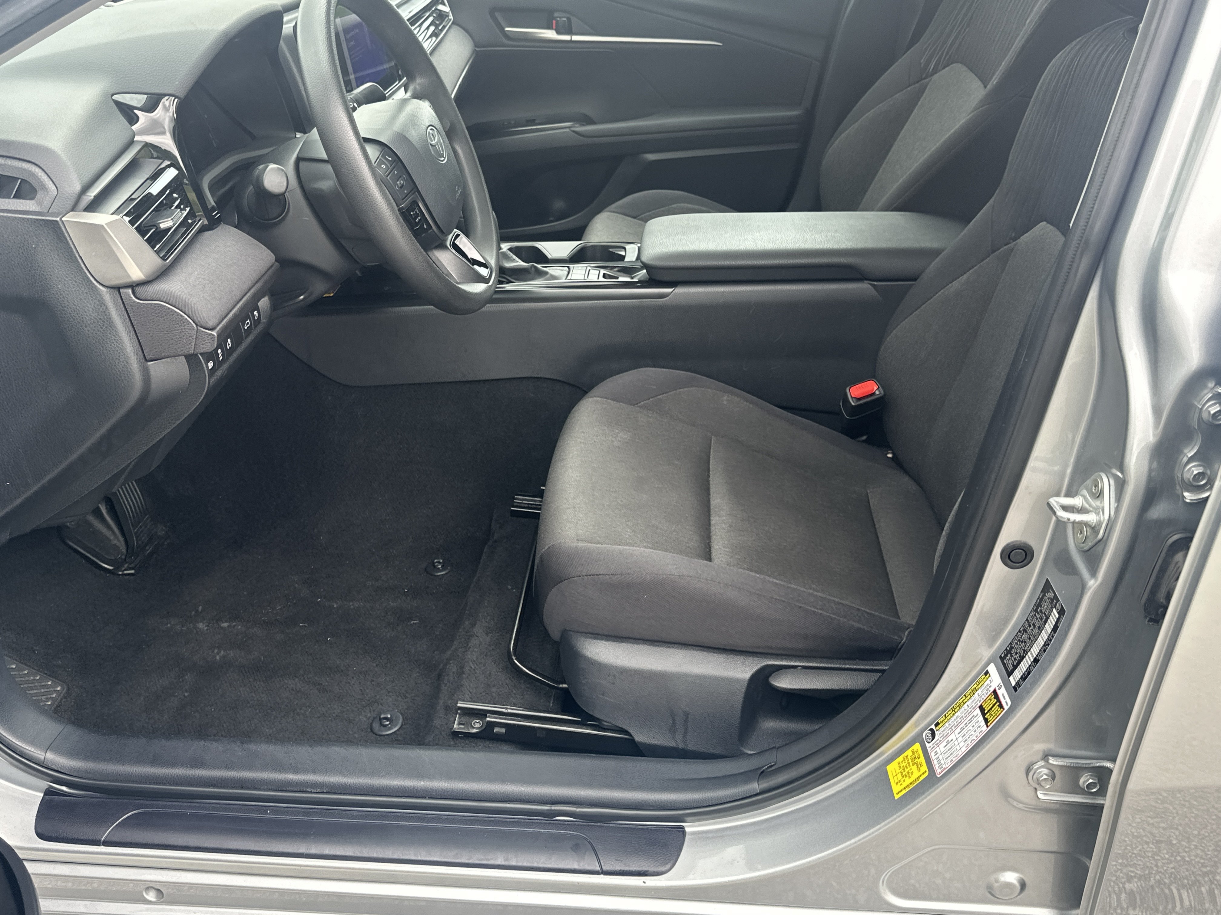 Used 2025 Toyota Camry LE FWD image 9