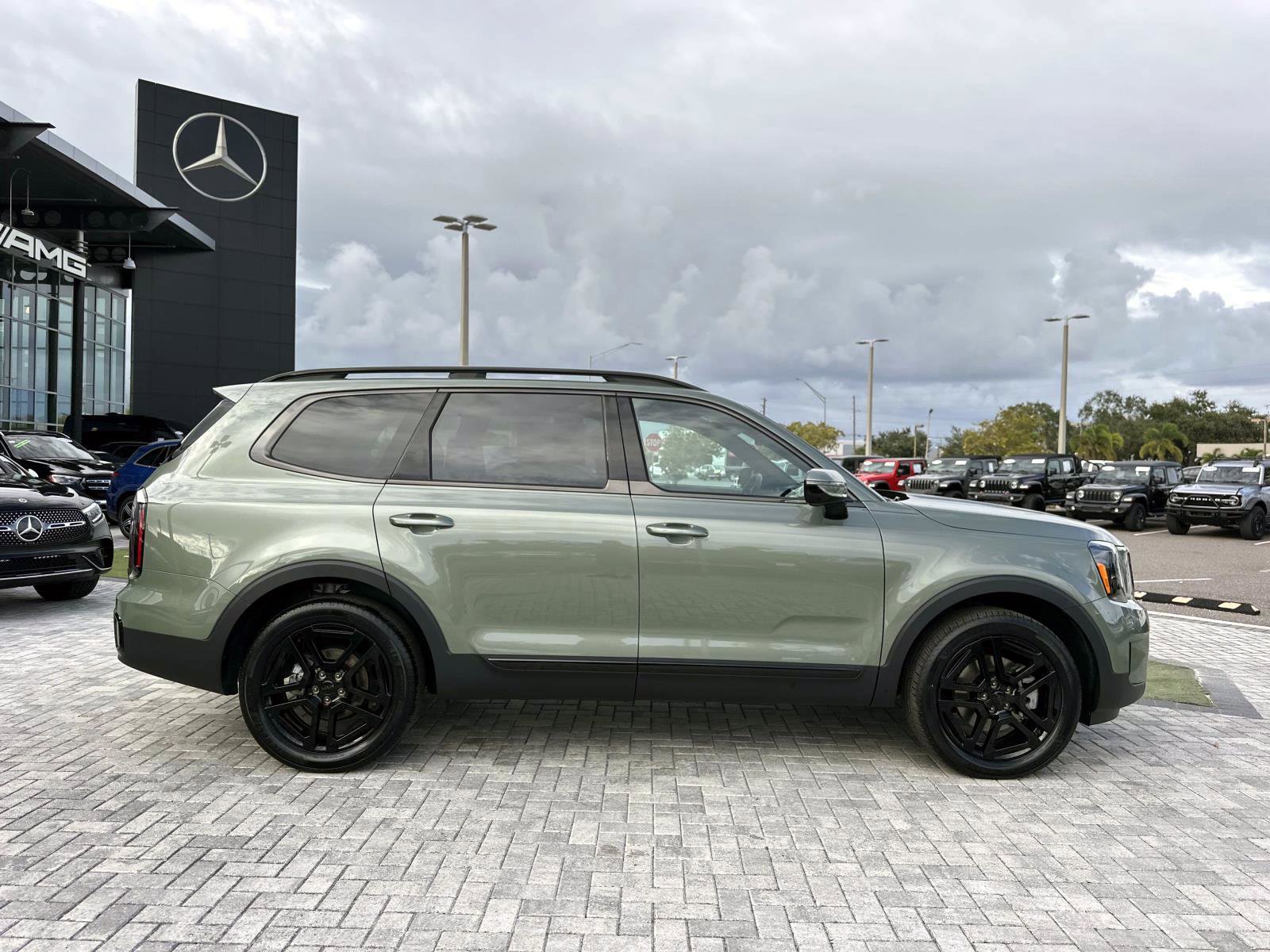 Used 2025 Kia Telluride SX Prestige X-Line image 3