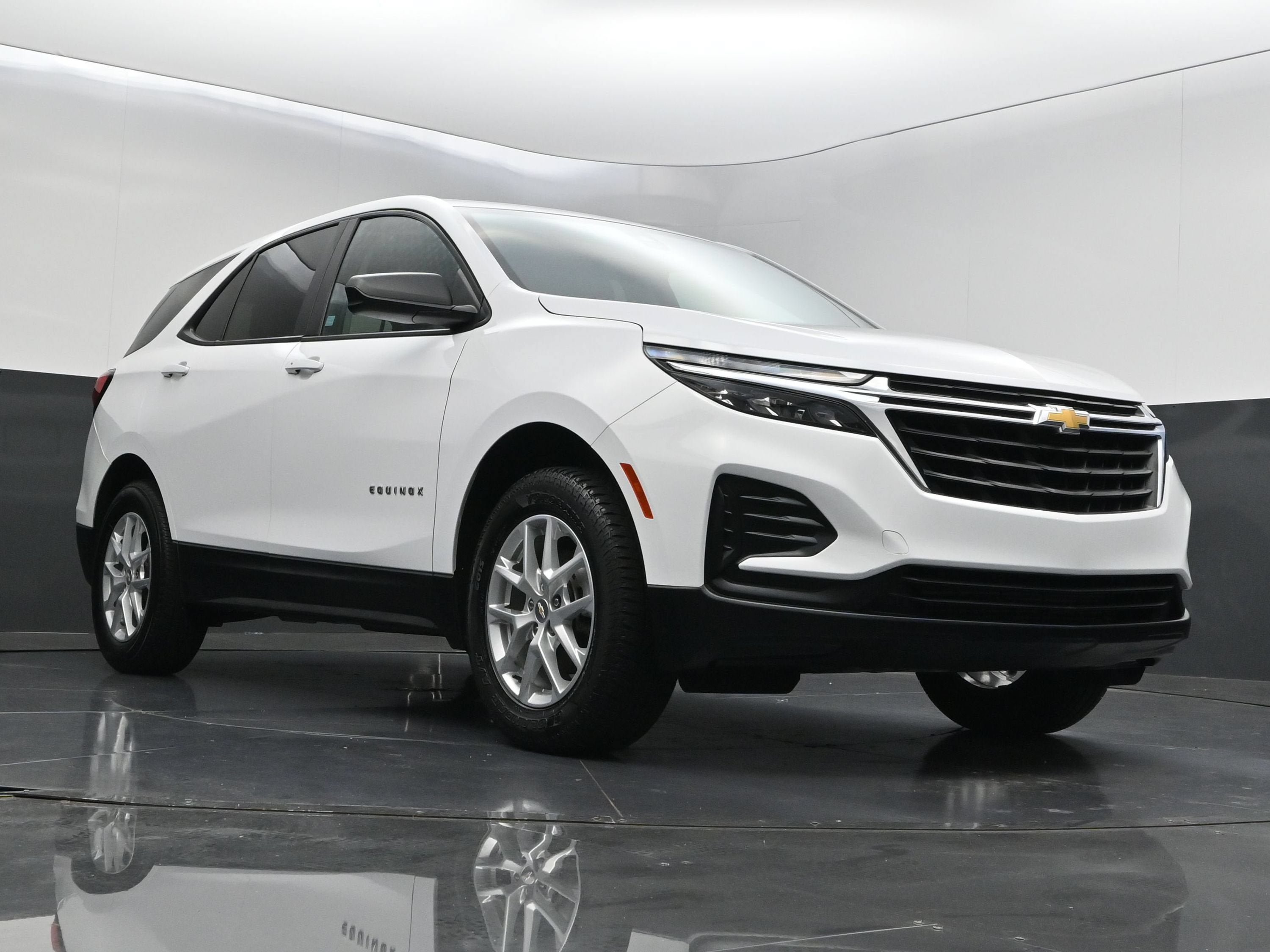Certified 2023 Chevrolet Equinox LS w/ LS Convenience Package AWD/4WD image 36