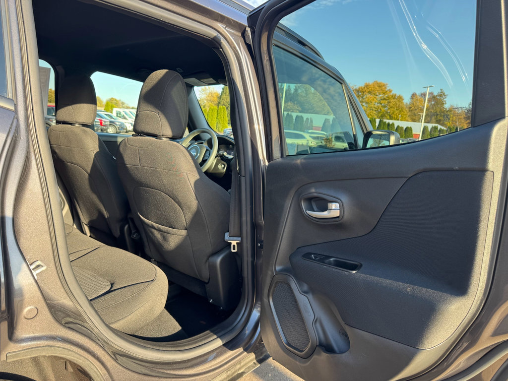 Used 2021 Jeep Renegade Latitude image 16