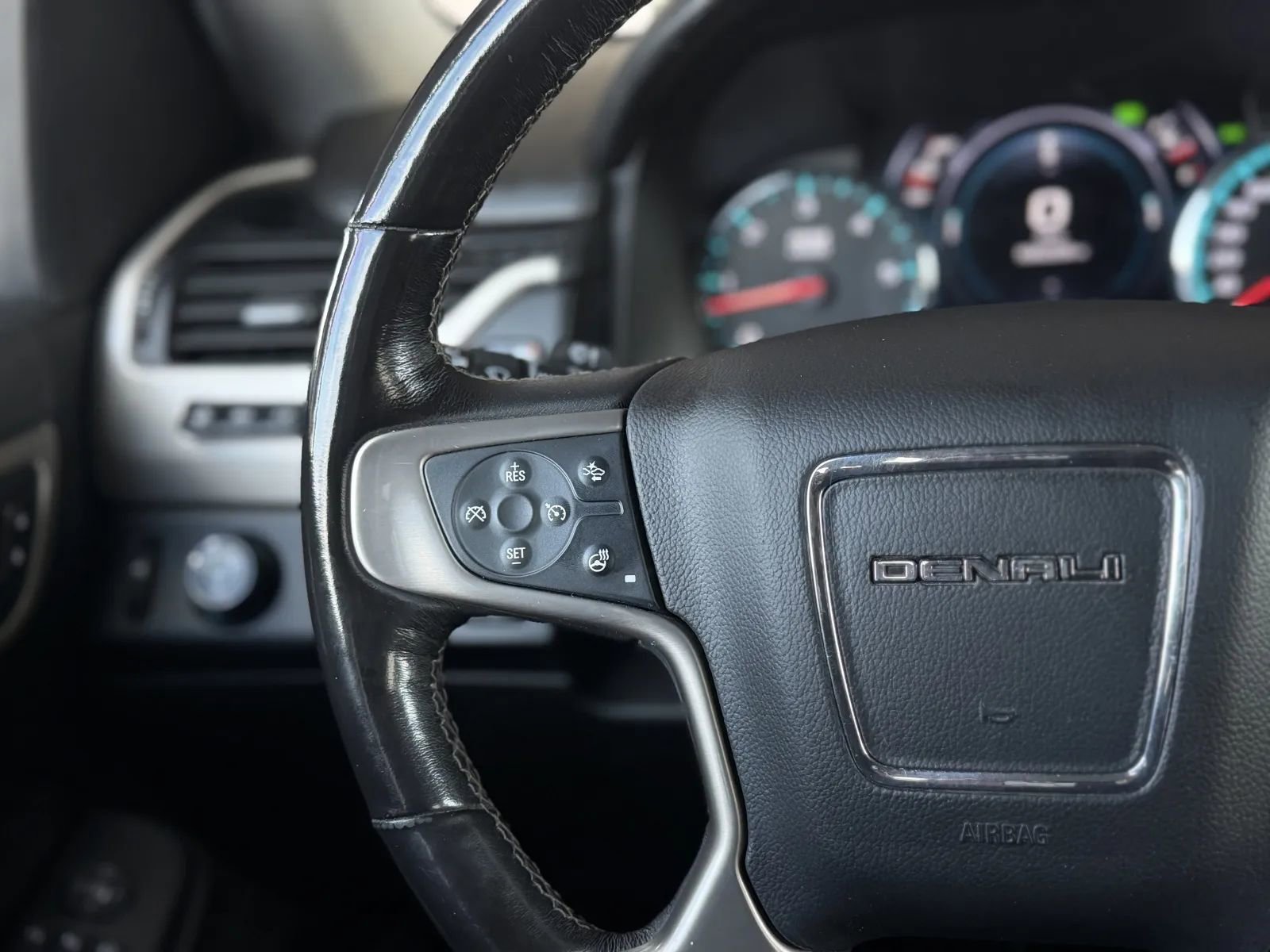 Used 2018 GMC Yukon XL Denali w/ Open Road Package image 25