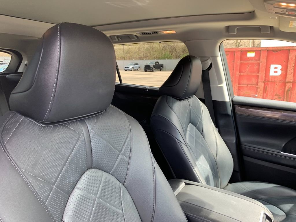 Used 2020 Toyota Highlander Platinum image 21