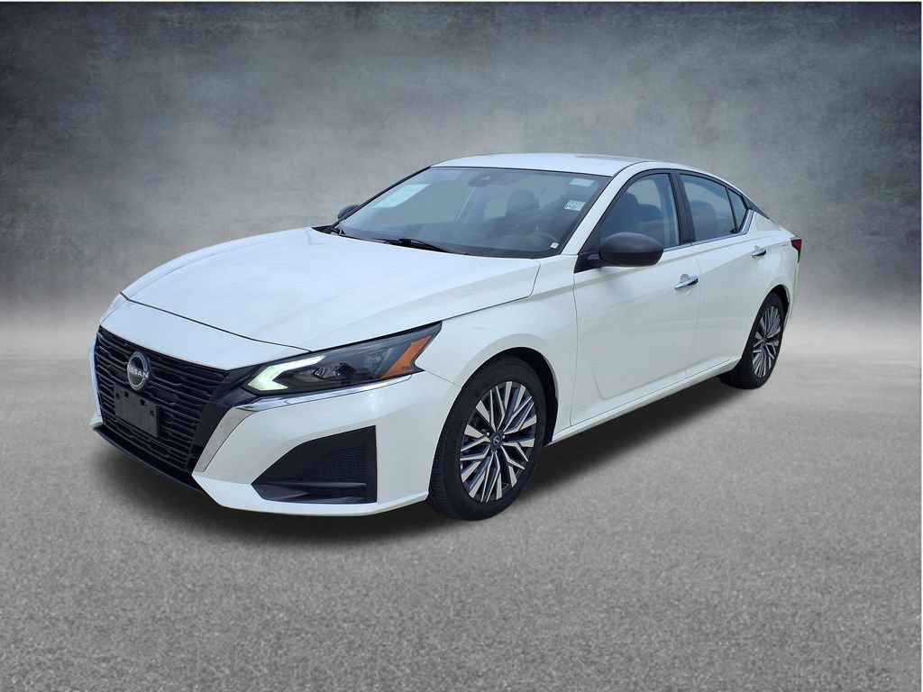 Used 2025 Nissan Altima 2.5 SV FWD image 3