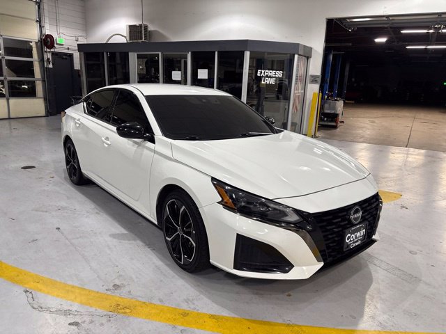 Used 2023 Nissan Altima 2.5 SR FWD image 3