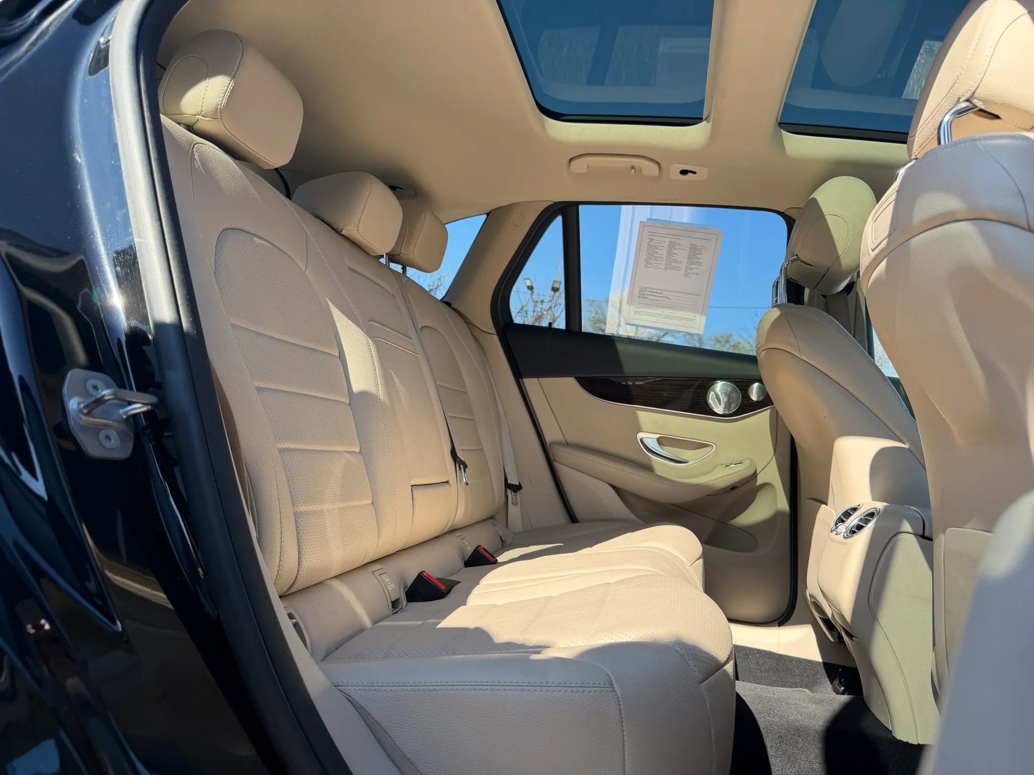 Used 2019 Mercedes-Benz GLC 300 4MATIC w/ Premium Package image 14