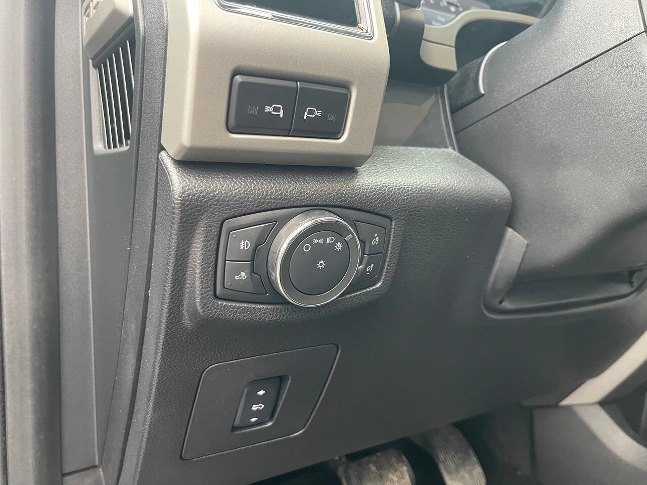 Used 2017 Ford F150 Lariat w/ Equipment Group 502A Luxury image 23