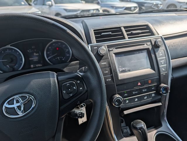 Used 2017 Toyota Camry LE FWD image 16