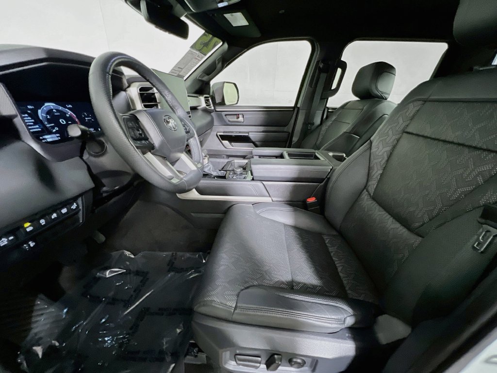Used 2025 Toyota Tundra Limited AWD/4WD image 12