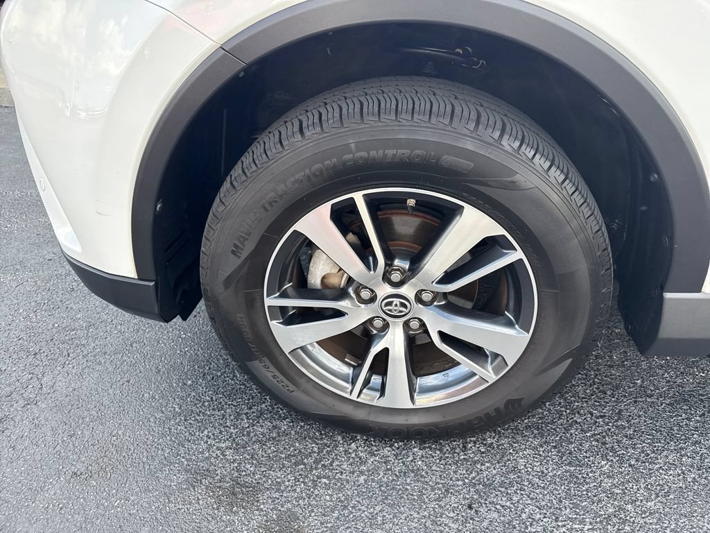 Used 2018 Toyota RAV4 XLE FWD image 39