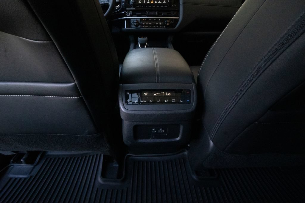 Used 2024 Nissan Pathfinder SL w/ SL Premium Package AWD/4WD image 19