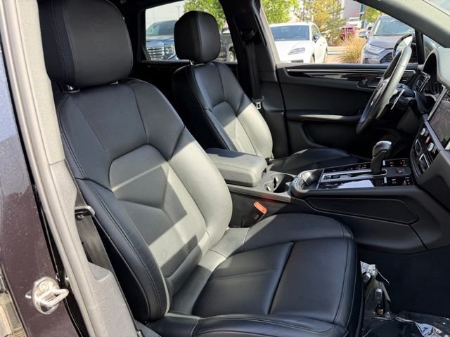 Used 2025 Porsche Macan AWD/4WD image 19