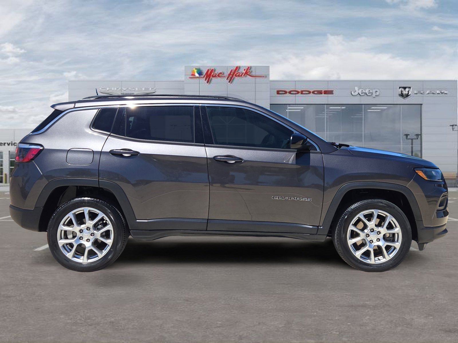Used 2023 Jeep Compass Latitude image 6