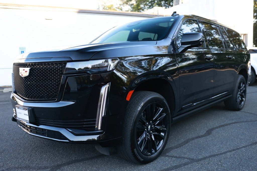 Used 2024 Cadillac Escalade ESV Sport w/ Touring Package image 2