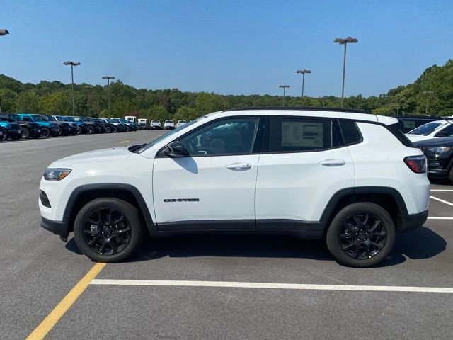 New 2025 Jeep Compass Latitude w/ Sun & Sound Group image 4