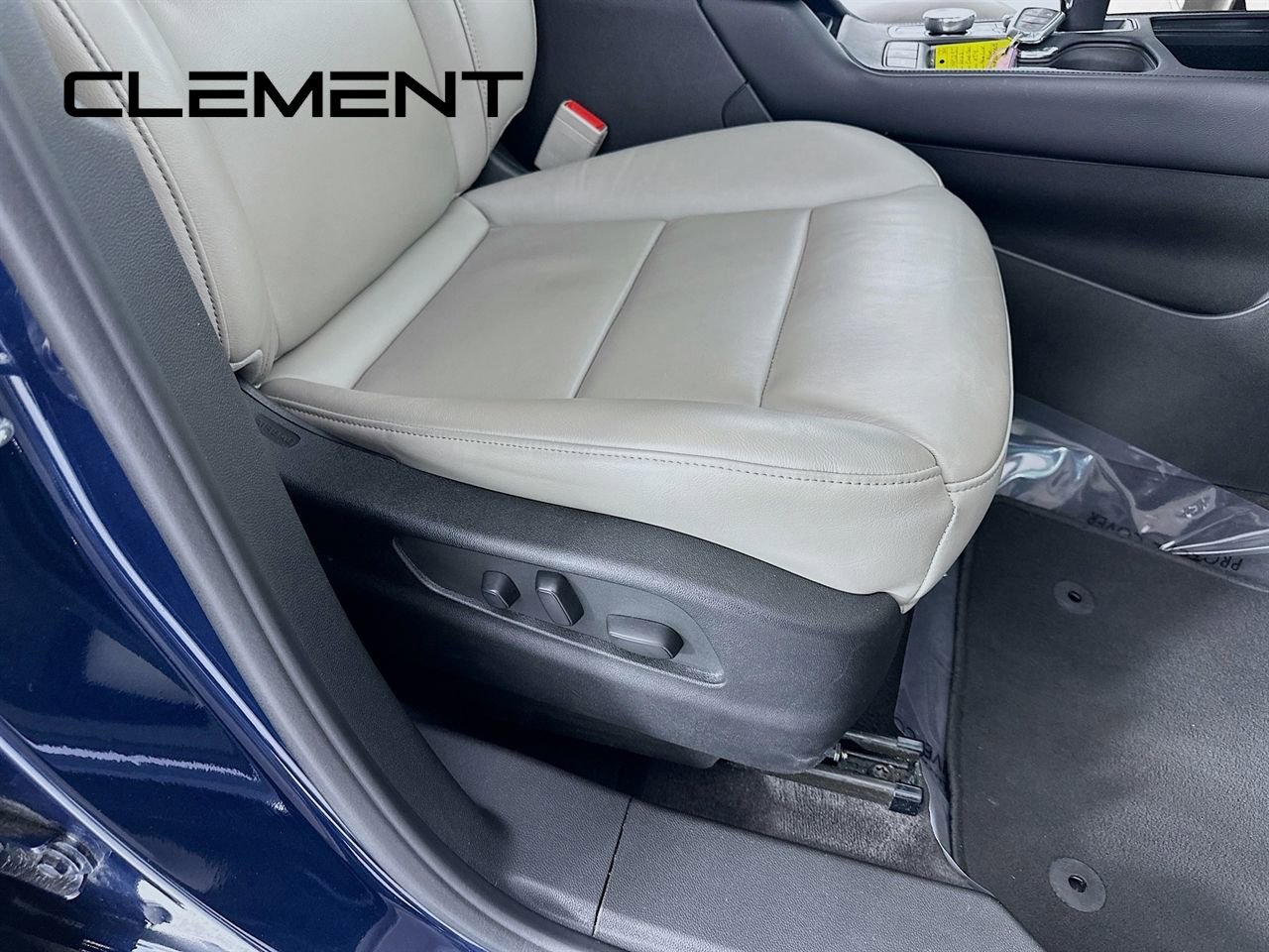 Used 2022 Cadillac XT4 Premium Luxury w/ Safety Alert Package image 34