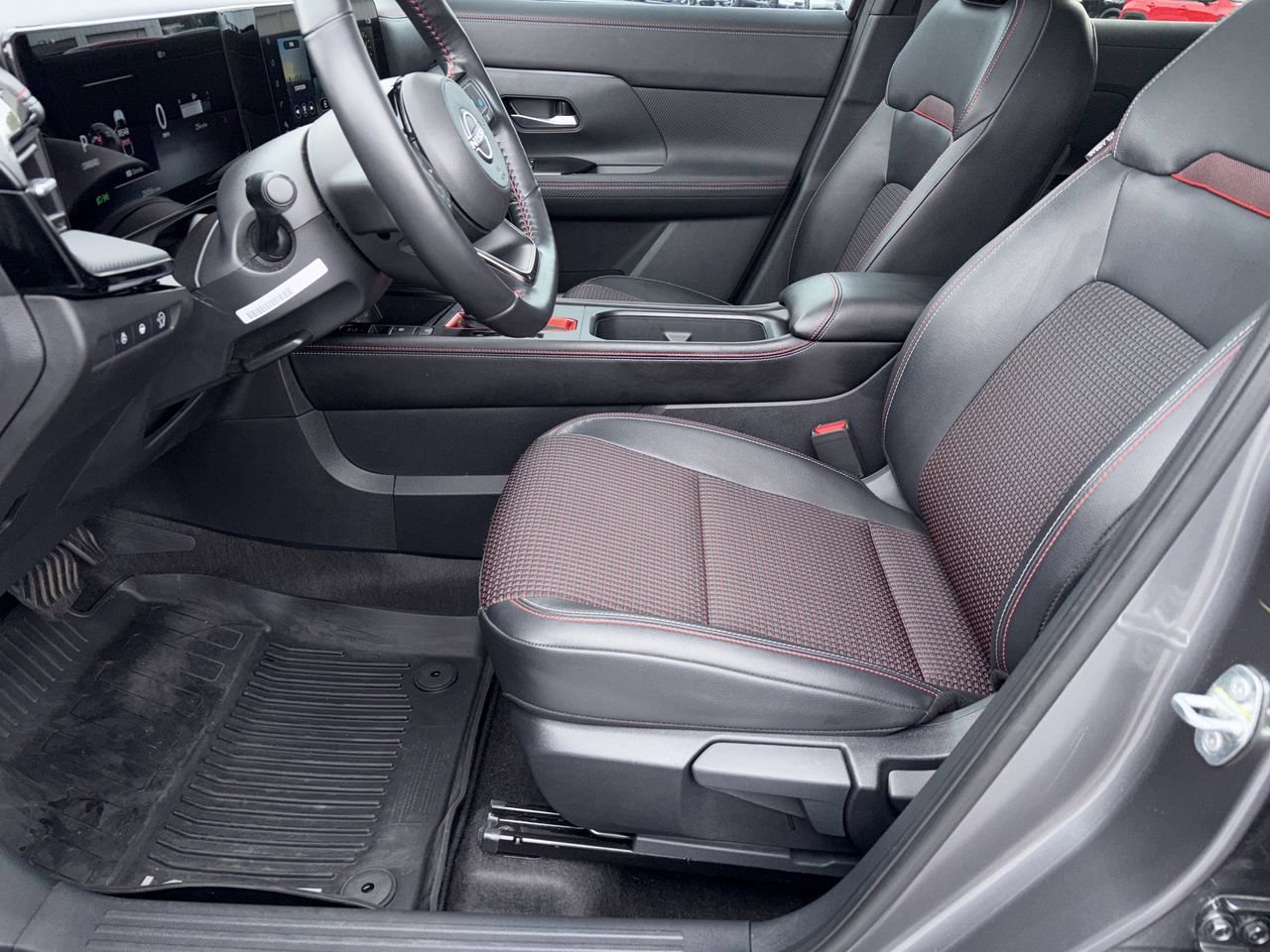 Certified 2025 Nissan Kicks SR w/ SR Premium Package FWD image 18