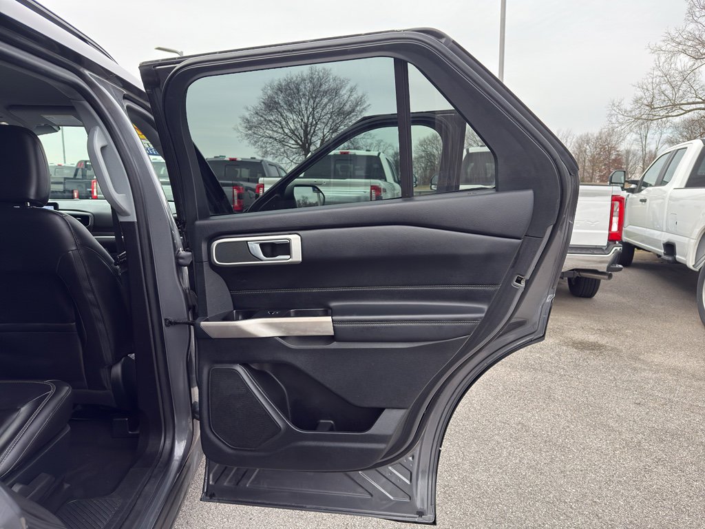 Used 2022 Ford Explorer XLT w/ Equipment Group 202A image 16